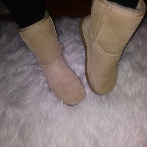 UGG | Shoes | Ugg Classic Short Boots 